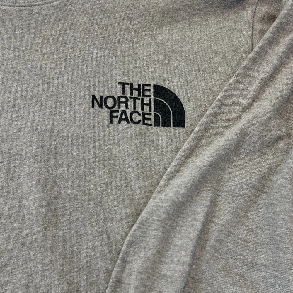 The North Face Men's Charcoal Long Sleeve Tee‎